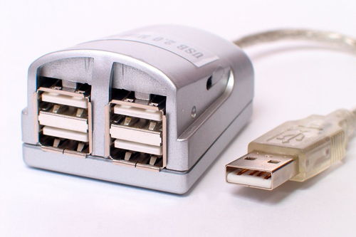 電腦硬盤數(shù)據(jù)線 電源線與數(shù)據(jù)線的區(qū)分方法